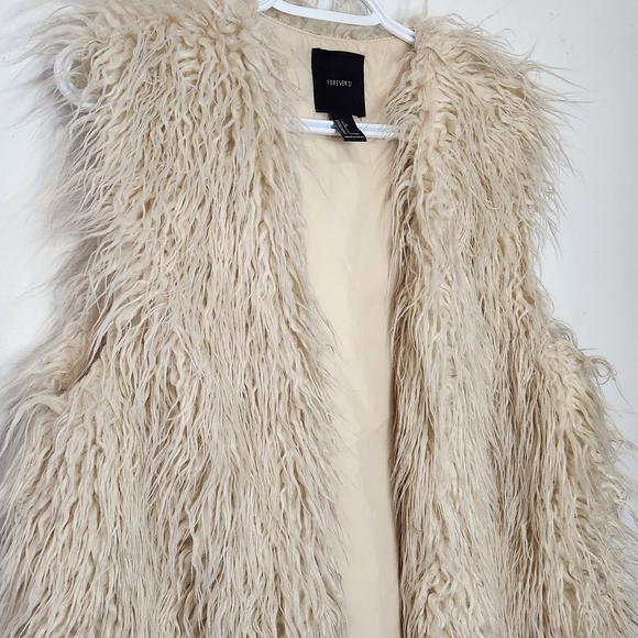 Forever 21 Beige Shaggy Faux Fur Vest - Picture 4 of 8